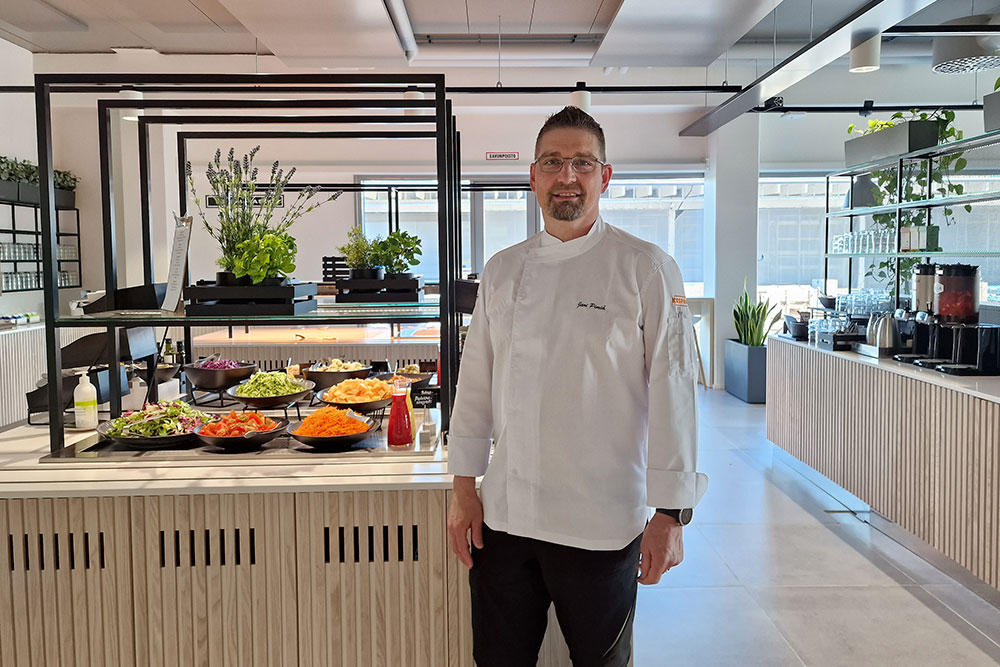 Kuva: Jari Pimiä on Lounasosaston keittiömestari ja Food and Planin tuotekehityspäällikkö.