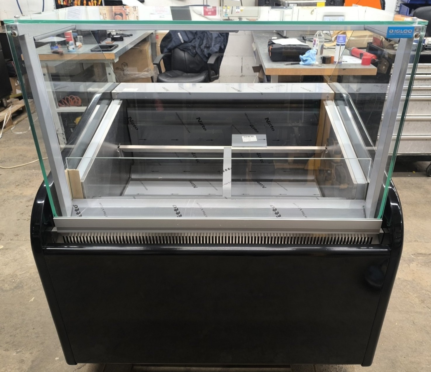 Jäätisevitriin IGLOO Aruba 2/1.0 must OUTLET
